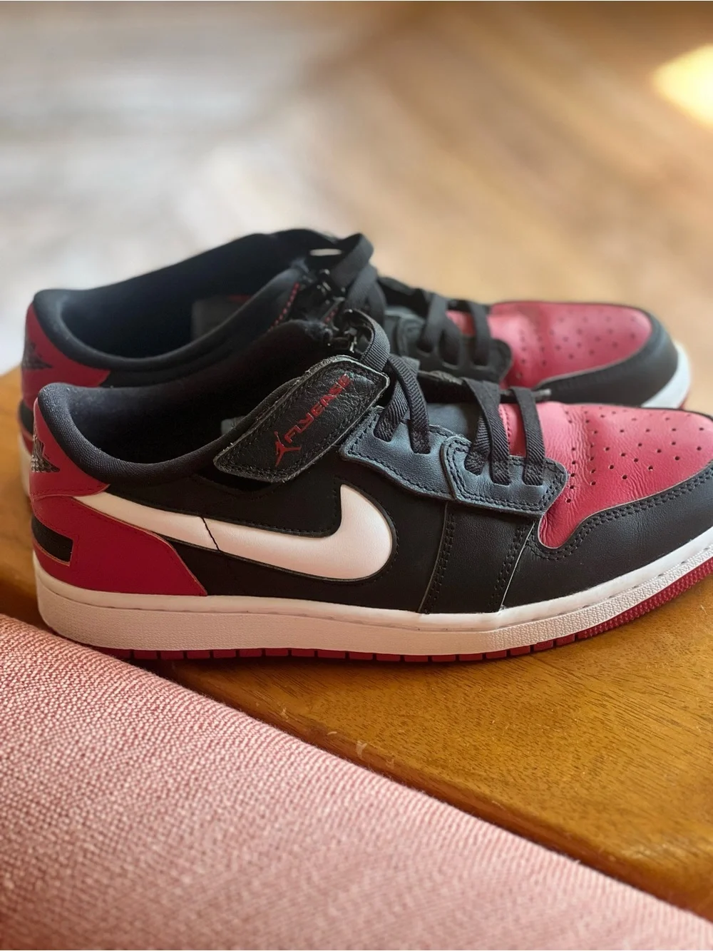 Nike mens Low-Top Sneakers in Black, Red & White